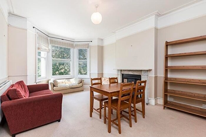 1 Bedroom Flat To Rent In Woodside, Wimbledon, SW19