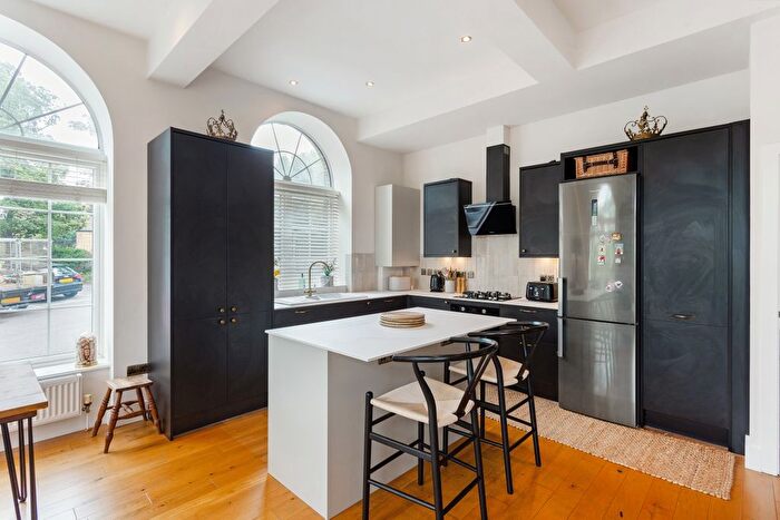 2 Bedroom Flat To Rent In Vanbrugh Hill, London, SE3