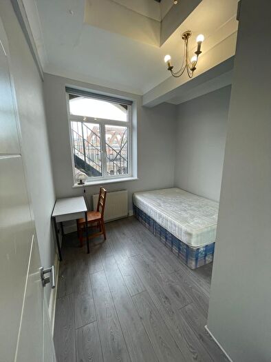 2 Bedroom Flat To Rent In Brick Lane, London, E1