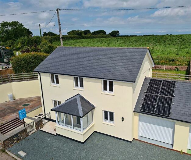 3 Bedroom House For Sale In Tresmeer, PL15