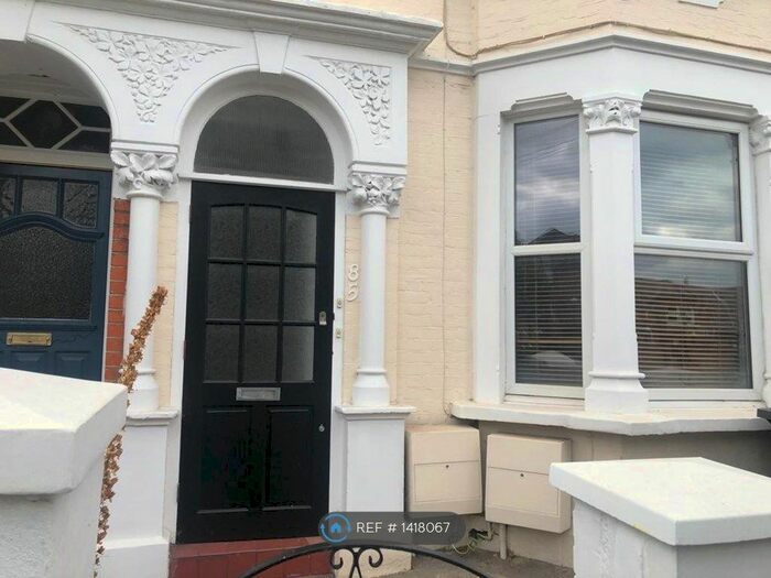 1 Bedroom Flat To Rent In Greenleaf Road, London, E17