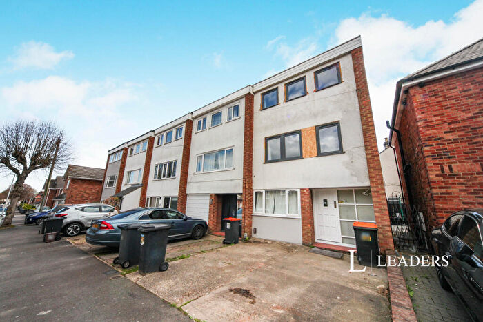 2 Bedroom Maisonette To Rent In Clifton Road -, LU6