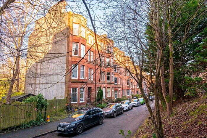 2 Bedroom Flat For Sale In Bellwood Street, Shawlands, G41
