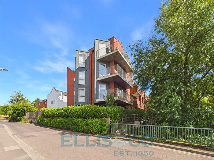 2 Bedroom Flat For Sale In The Slade, Tonbridge, Kent, TN9