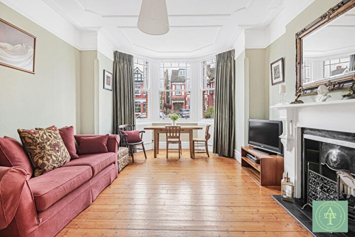 2 Bedroom Flat For Sale In Conway Road, London, N14