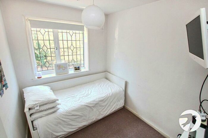 3 Bedroom Terraced House For Sale In Court Farm Road, London, SE9