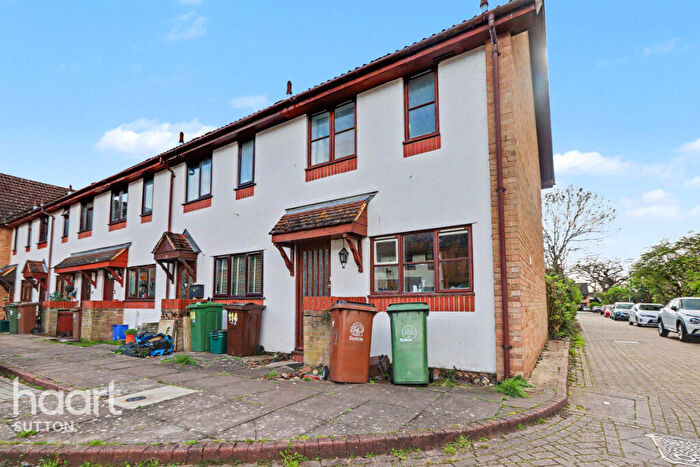 2 Bedroom End Of Terrace House For Sale In Boscombe Road, Worcester Park, KT4