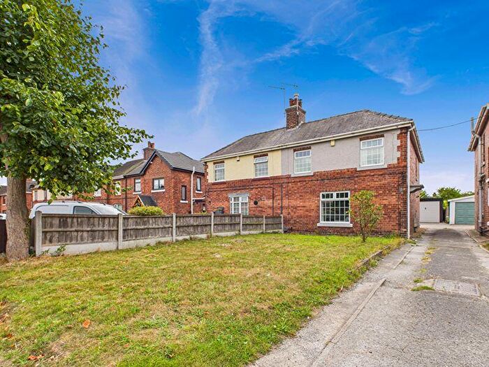 3 Bedroom Semi-Detached House For Sale In Larch Road, Ollerton, NG22