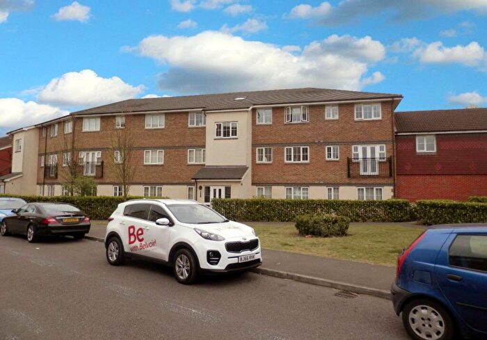 2 Bedroom Flat To Rent In Kiln Way, Dunstable, LU5