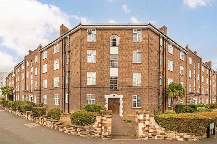3 Bedroom Flat For Sale In London Road, Kingston Upon Thames, KT2