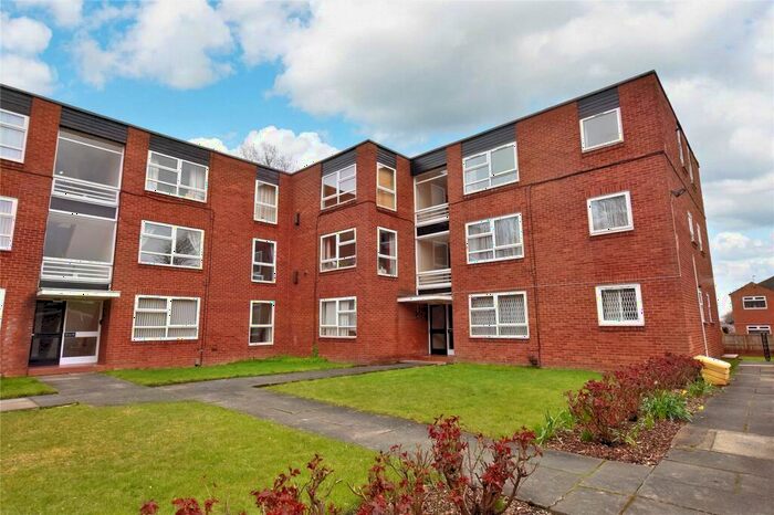 2 Bedroom Apartment To Rent In Montagu Court, Oakwood, Leeds, LS8