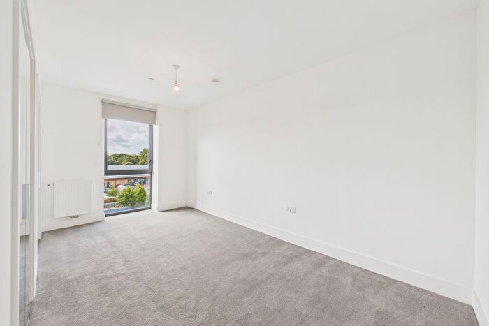 2 Bedroom Flat To Rent In Ascot Road, Watford, WD18