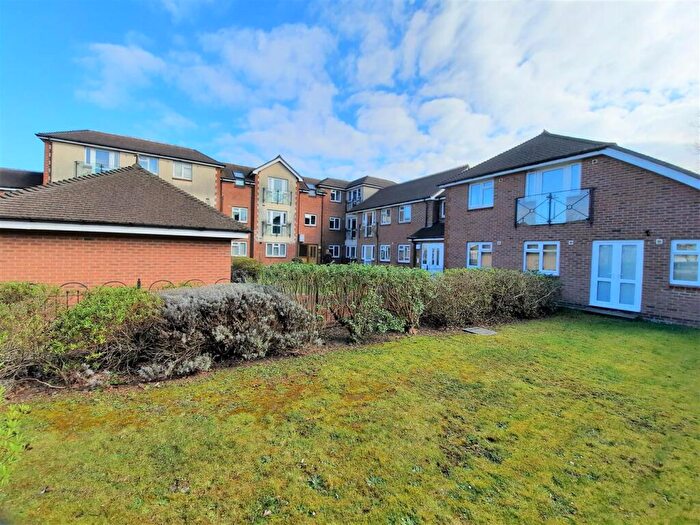 2 Bedroom Apartment For Sale In Botley Road, Park Gate, Southampton, SO31