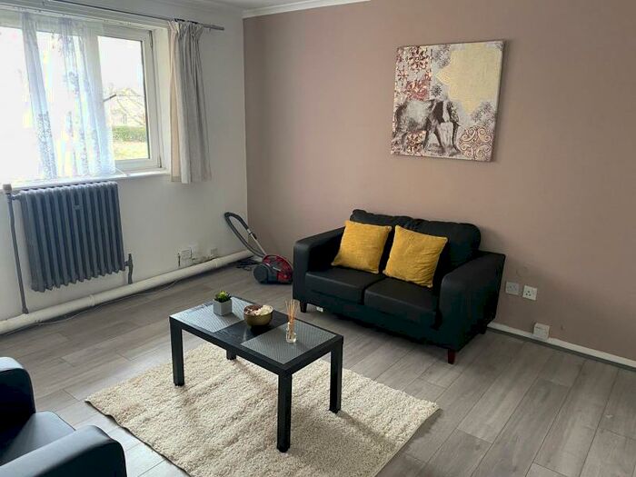 1 Bedroom Flat To Rent In Beehive Court, Beehive Lane, Ilford, Essex, IG1