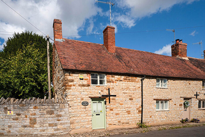 3 Bedroom Cottage For Sale In Kineton, CV35