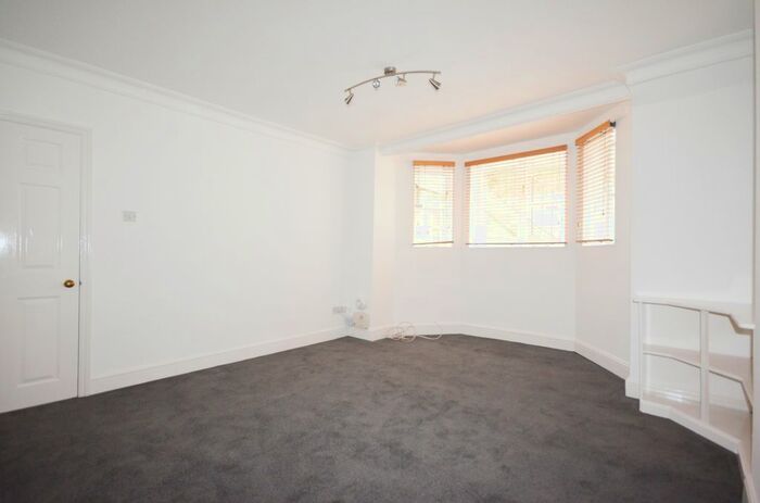 3 Bedroom Flat To Rent In Highgate Avenue, Highgate, London, N6