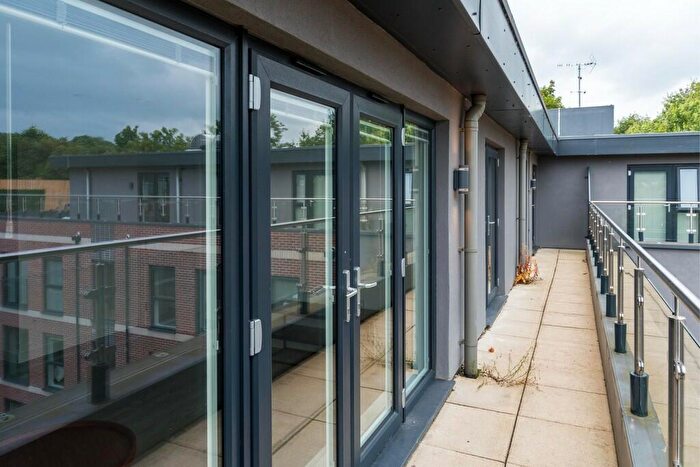 3 Bedroom Apartment To Rent In Alexandra Park, LS4