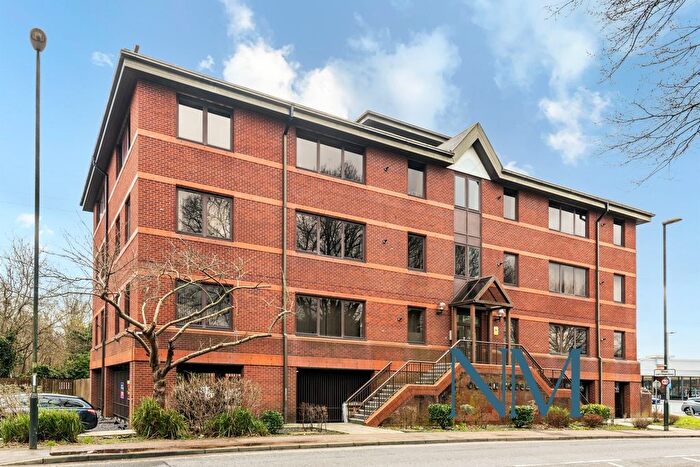 2 Bedroom Flat For Sale In Hazelwick Avenue, Crawley, RH10