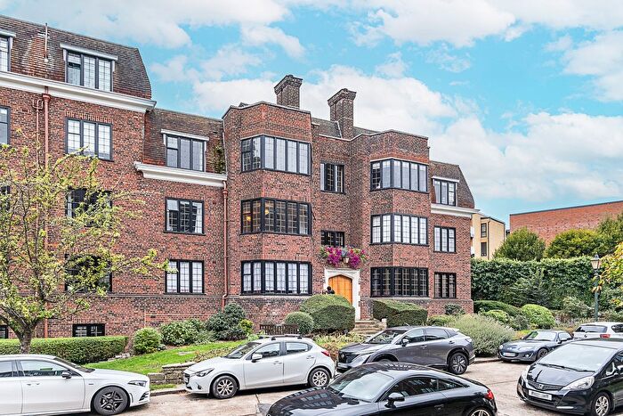 2 Bedroom Flat For Sale In Manor Fields, London, SW15