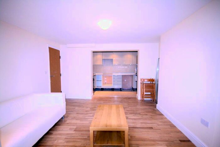 2 Bedroom Flat To Rent In Mayes Road, Wood Green, N22