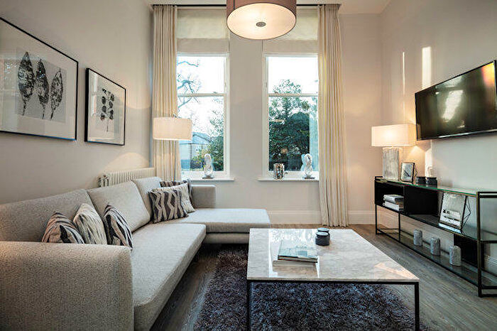 2 Bedroom Apartment For Sale In Weedon Road, Northampton, NN5