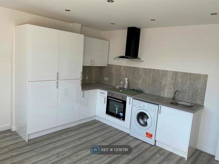 1 Bedroom Flat To Rent In West End Road, Mortimer Common, Reading RG7