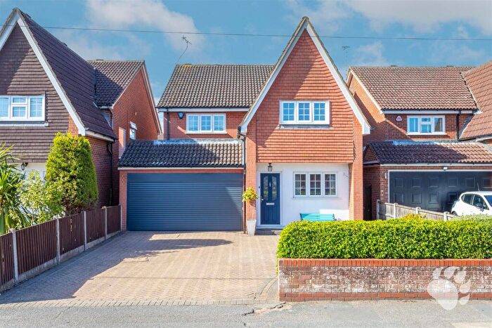 4 Bedroom Detached House For Sale In Station Avenue, Wickford, SS11