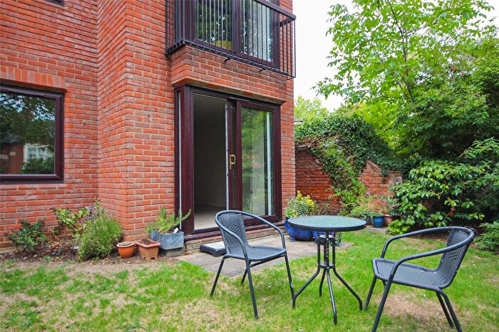 2 Bedroom Apartment For Sale In Warwick Avenue, Bedford, Bedfordshire, MK40