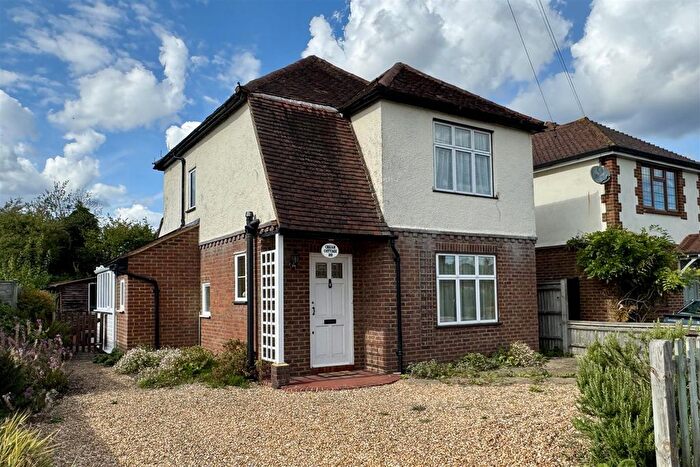 3 Bedroom Detached House For Sale In Furze Lane, Godalming, GU7