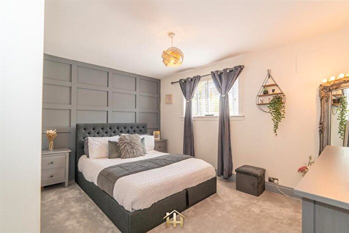 3 Bedroom End Of Terrace House For Sale In Balerno Street, Dundee, DD4