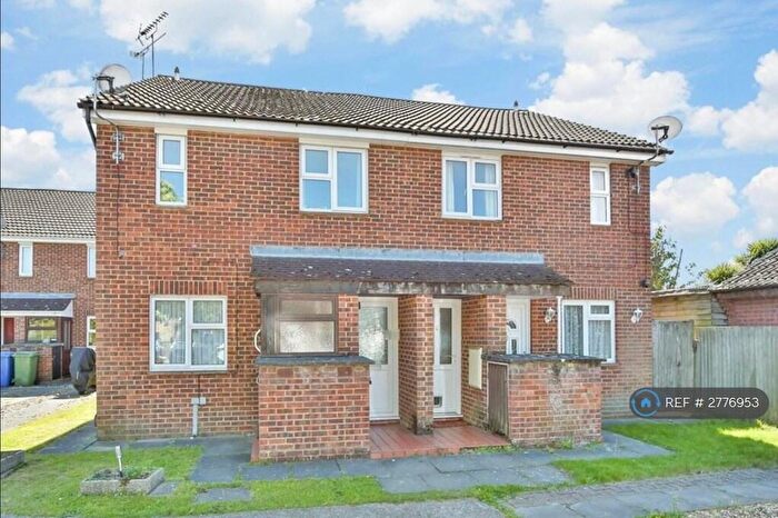 1 Bedroom Flat To Rent In Invicta Court, Milton Regis, Sittingbourne, ME10