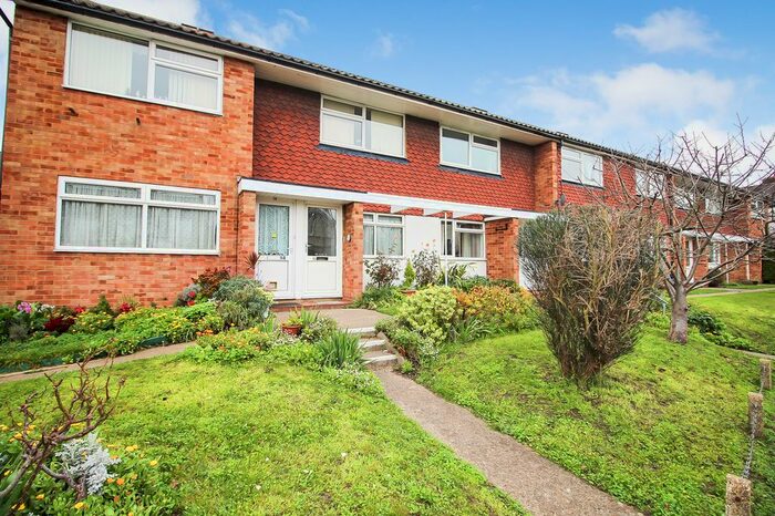 2 Bedroom Flat To Rent In Walton Road, East Molesey KT8