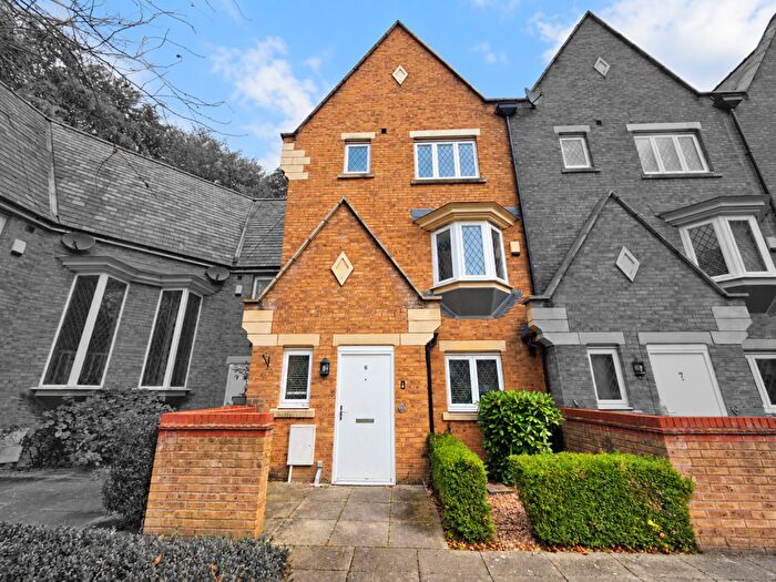 5 Bedroom Mews To Rent In Reeceton Gardens, Heaton. Bolton., BL1