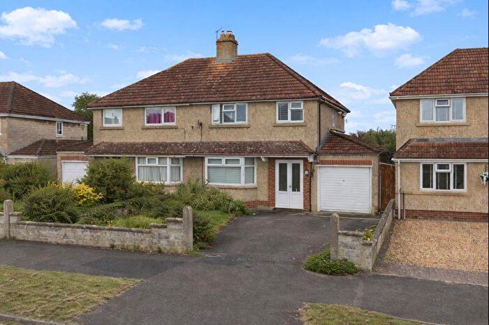 3 Bedroom Semi-Detached House For Sale In Berkeley Road, Wroughton, Swindon, SN4