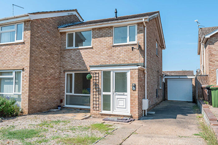 3 Bedroom Semi-Detached House For Sale In Langdale Close, Felixstowe, IP11