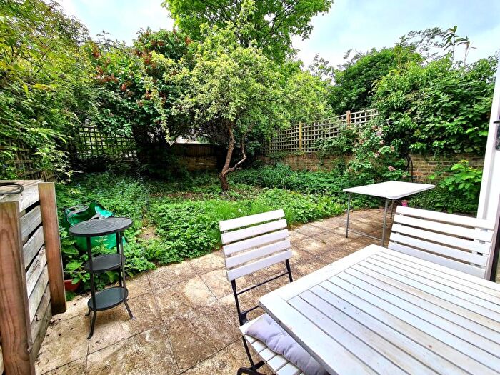 3 Bedroom Flat To Rent In Freegrove Road, Holloway, N7