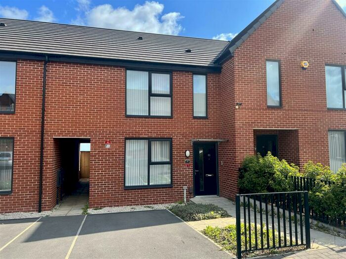 2 Bedroom Town House To Rent In Stonecliffe Road, Sheffield, S2