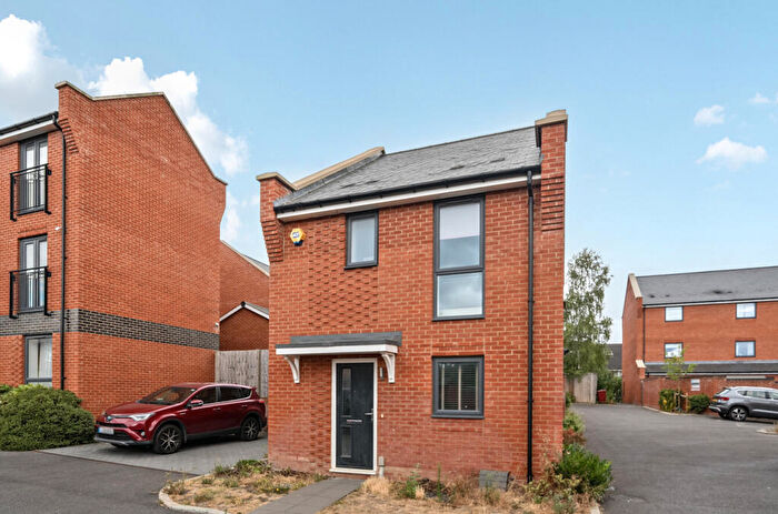 3 Bedroom Detached House For Sale In Nightingale Way, Reading, Berkshire, RG30