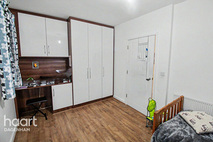 2 Bedroom End Of Terrace House To Rent In Royal Anglian Way, Dagenham, RM8