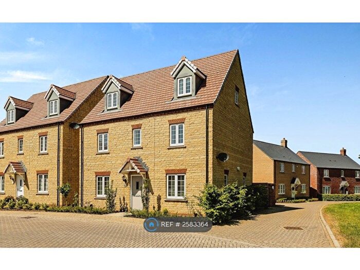 5 Bedroom Detached House To Rent In Redcar Road, Bicester, OX26