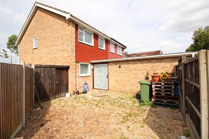 3 Bedroom End Of Terrace House For Sale In Green Lane, Worcester Park, KT4