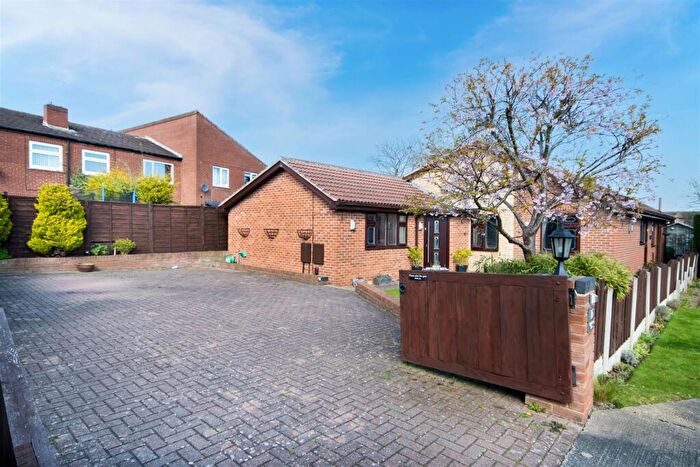 5 Bedroom Detached House For Sale In Moorhouse Close, Whiston, Rotherham, S60