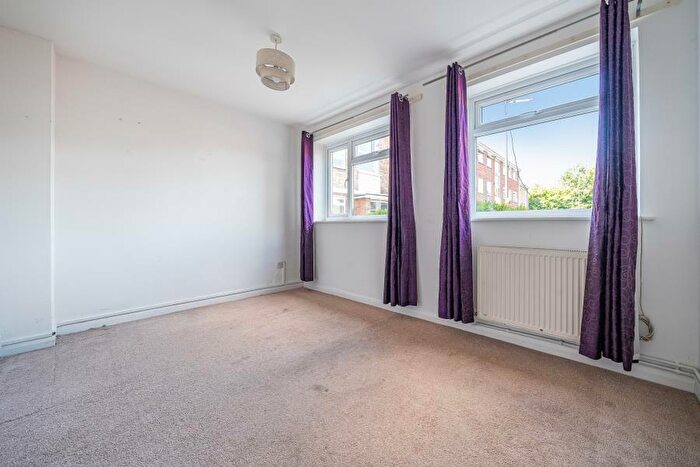 2 Bedroom Apartment To Rent In Jordans Close, Guildford, GU1
