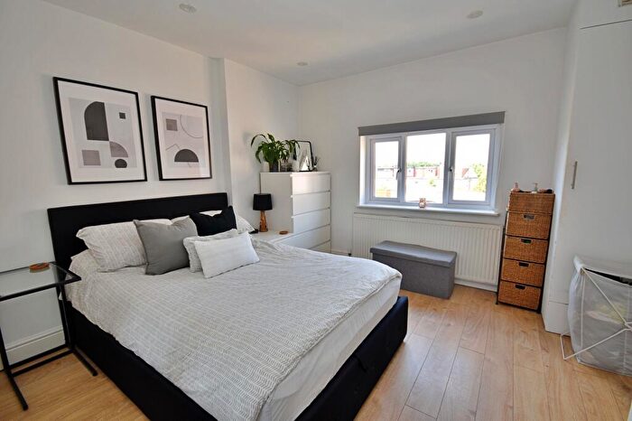 1 Bedroom Flat To Rent In Hale End Road, Woodford Green, Essex., IG8