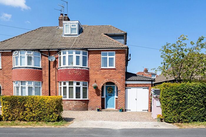 4 Bedroom Semi-Detached House For Sale In Rawcliffe Croft, York, YO30