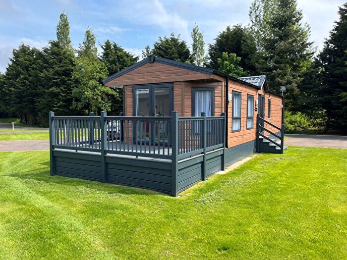2 Bedroom Lodge For Sale In Gilberdyke, East Riding Of Yorkshire, HU15