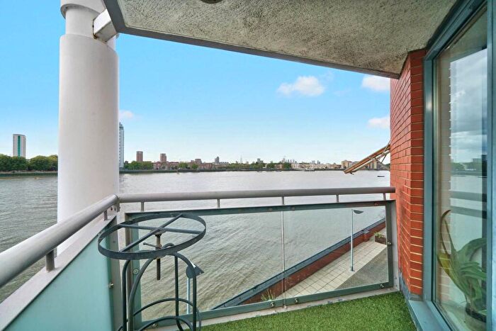 2 Bedroom Flat To Rent In Crews Street, Canary Wharf, London, E14