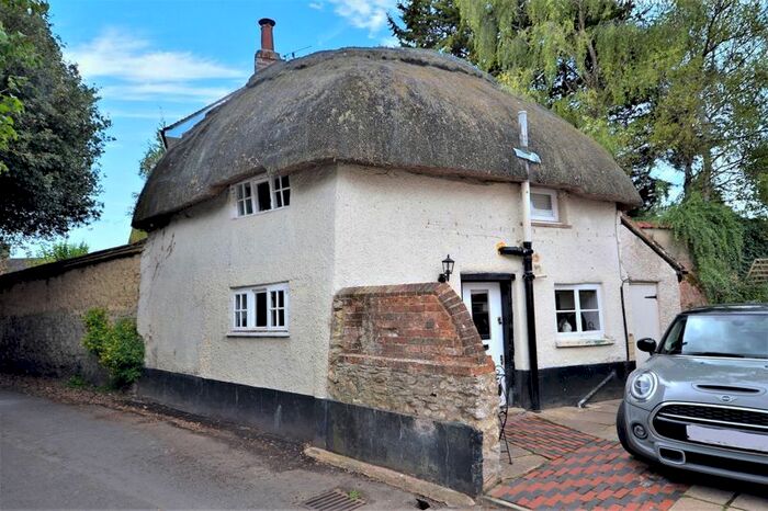 2 Bedroom Detached House For Sale In Gibson Lane, Haddenham, Aylesbury, HP17