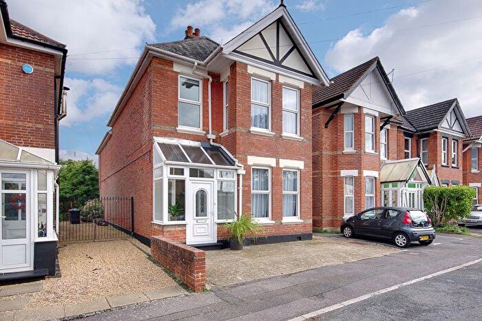 5 Bedroom Detached House For Sale In Queensland Road, Pokesdown, BH5
