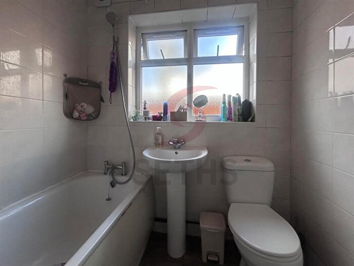 2 Bedroom Semi-Detached Bungalow To Rent In Townsend Close, Rushey Mead, Leicester, LE4